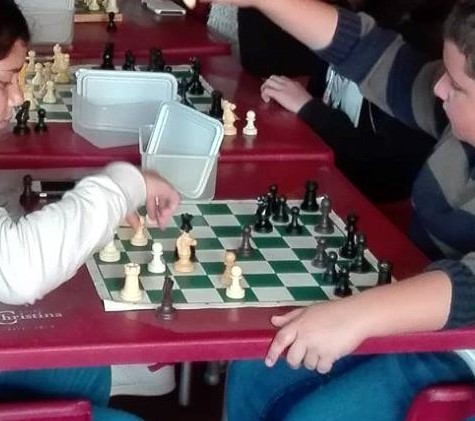 Colégio Nebran - O xadrez é um jogo que implica colocar à prova múltiplas  alternativas, prevendo os gestos do adversário e supõe a aplicação de  estratégias em função do objetivo a alcançar.